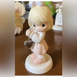 Precious Moments Collectors Club “Friends Are Held in Heart” 2003 Retired